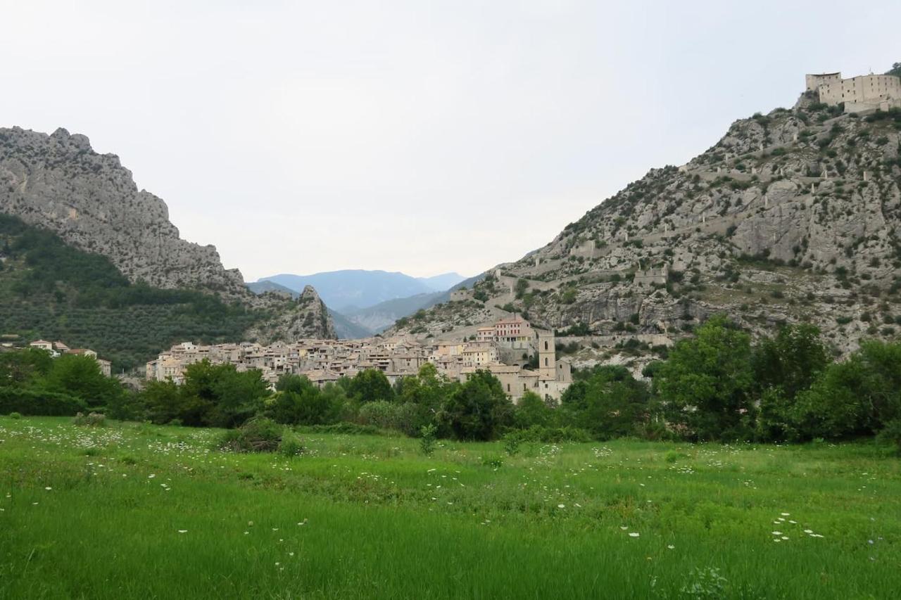 Les Gites D'Intervalles Entrevaux Εξωτερικό φωτογραφία